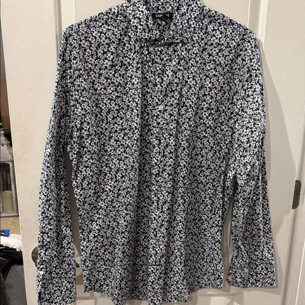 GREAT SHIRT!!!   Worn one time and dry cleaned- size Slim Large